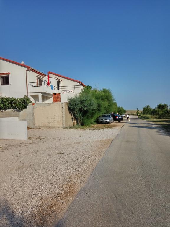 Apartments Leon Razanac Exterior photo